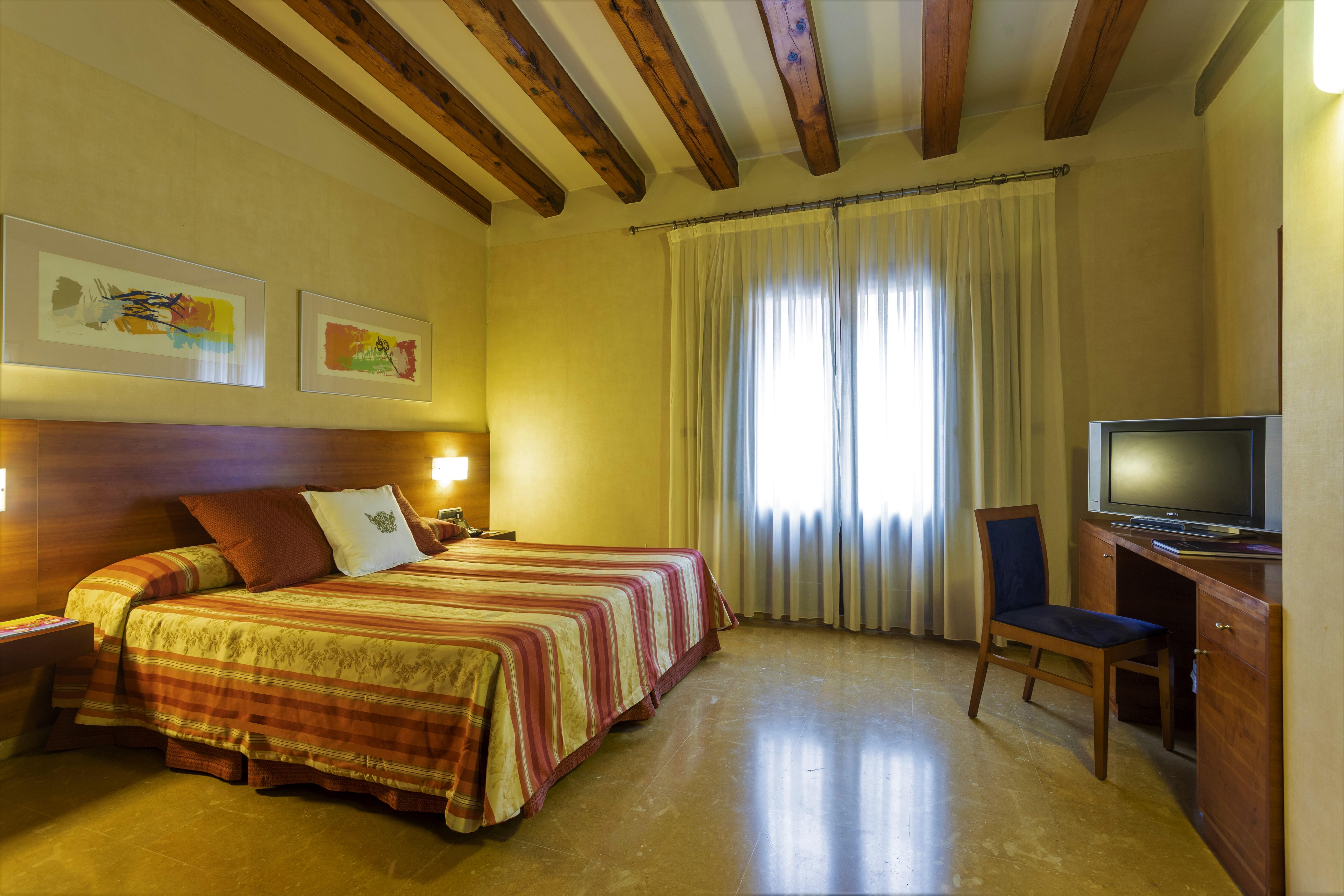 Sercotel Palacio De Tudemir โอริอุเอลา ภายนอก รูปภาพ